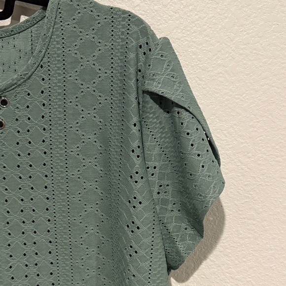 NWOT- size XL no brand Green Eyelet Women's Top - Picture 4 of 7
